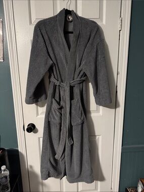 Ulta Beauty Gray Plush Shawl-Collar Bathrobe